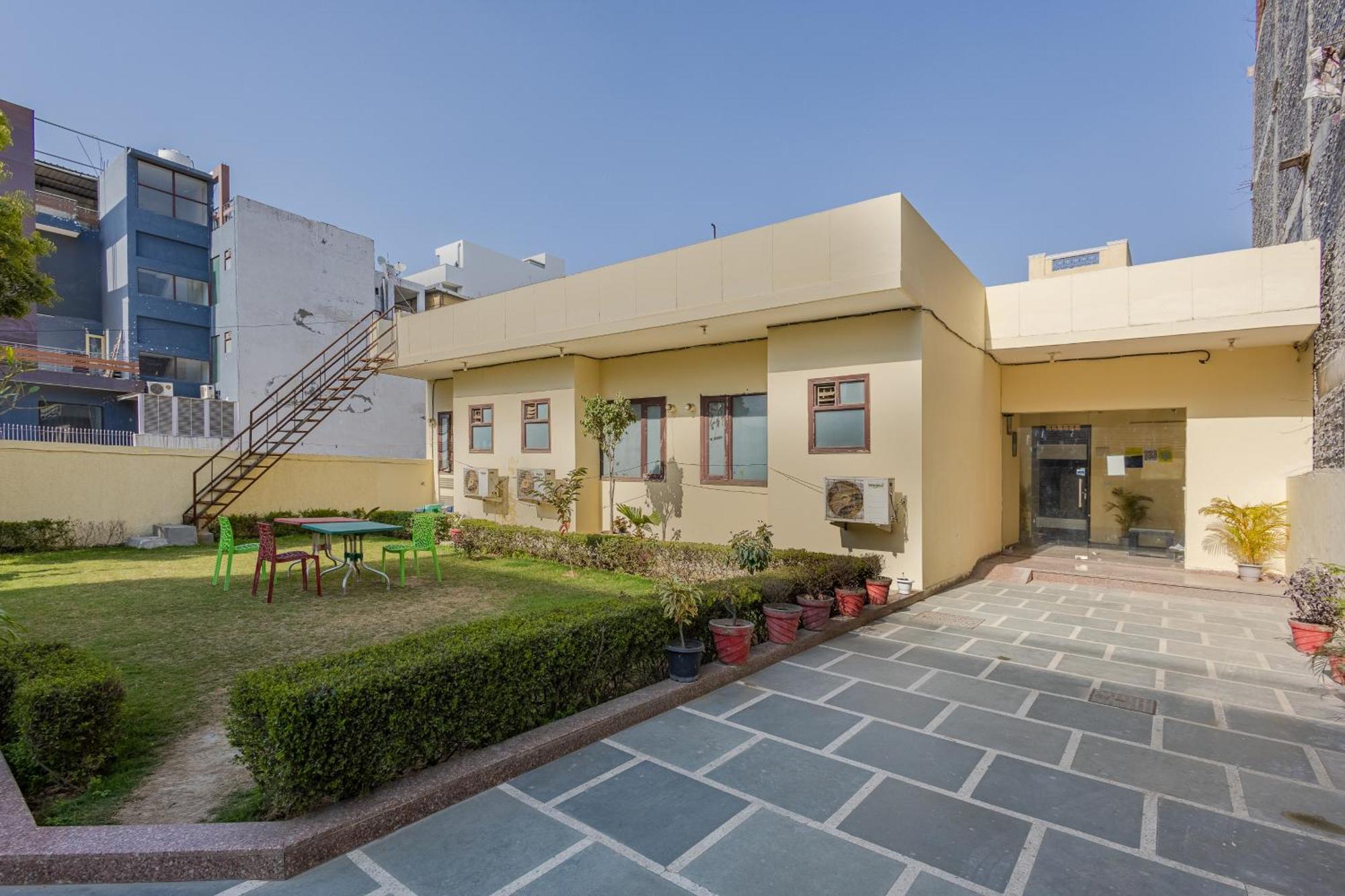 Lime Tree Studio Near Fortis Ґурґаон Екстер'єр фото